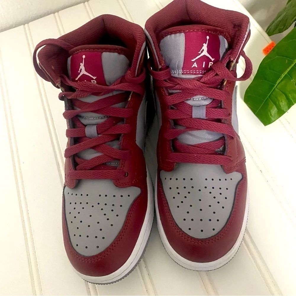 Jordan Air 1 Mid Cherrywood Team Red Maroon DQ8423-615 Size 5Y Women’s 6.5 EUC